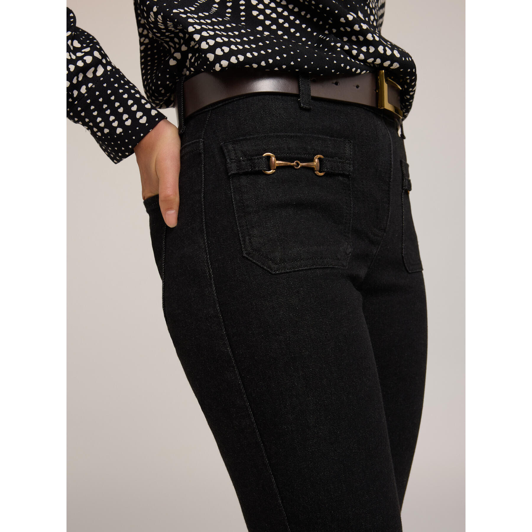 Motivi - Jeans flare con alamari in metallo - Nero