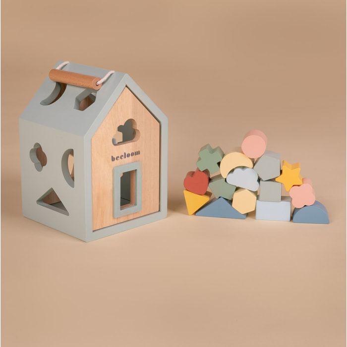 Casa de madera con formas para encajar