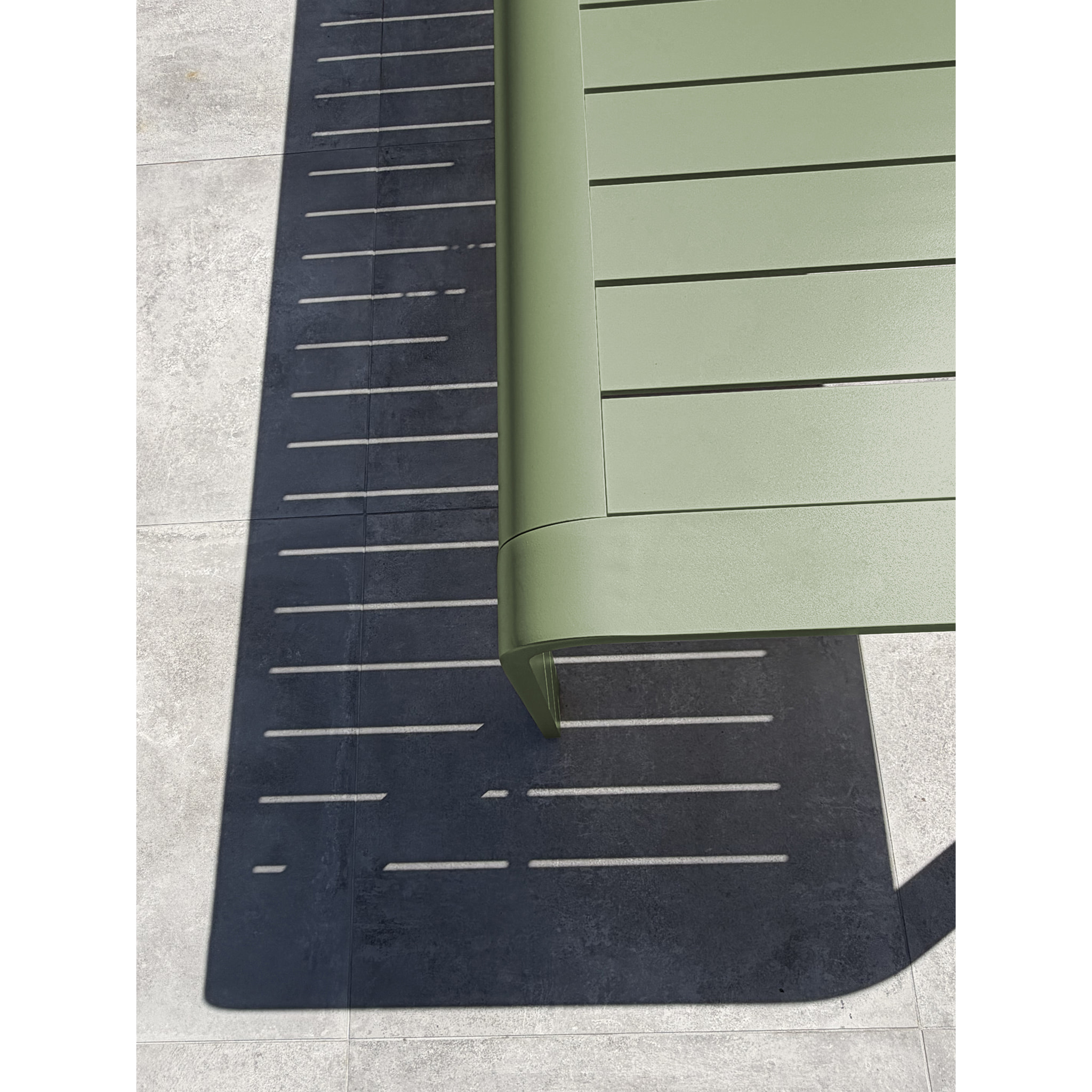 HANOI - Table de jardin en aluminium coloris olive