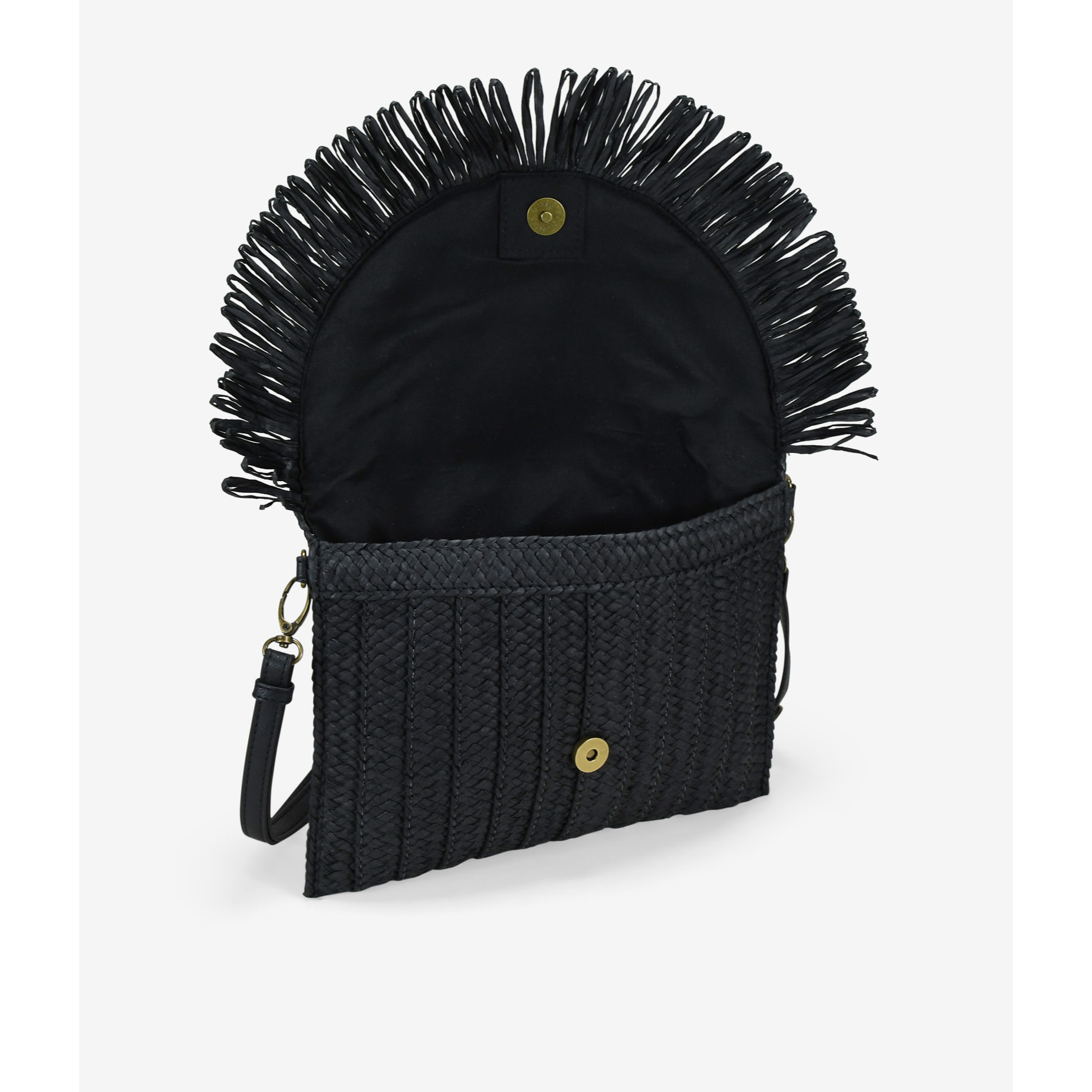 Bolso de mano negro con solapa y flecos