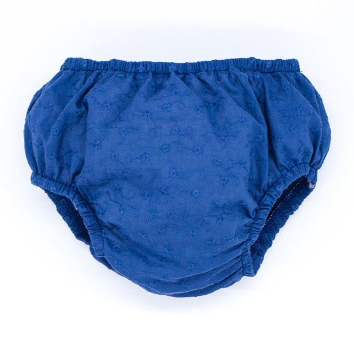 Cubrepañal de voile bordado azul. Elastico en la cintura y en las piernas.