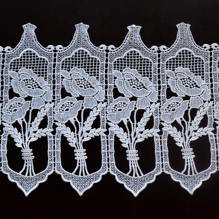 Brise bise macramé au bouquet fleuri - Blanc