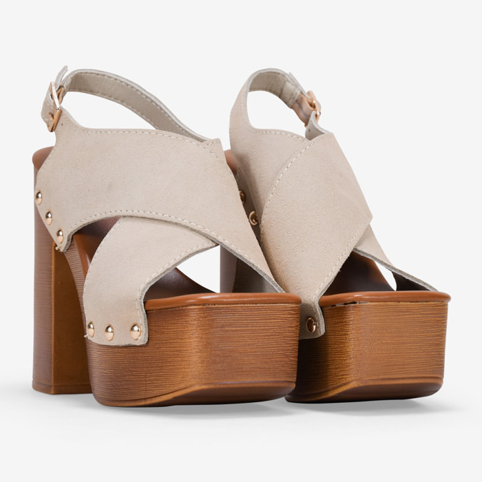 Sandalias de tacón beige en piel con plataforma
