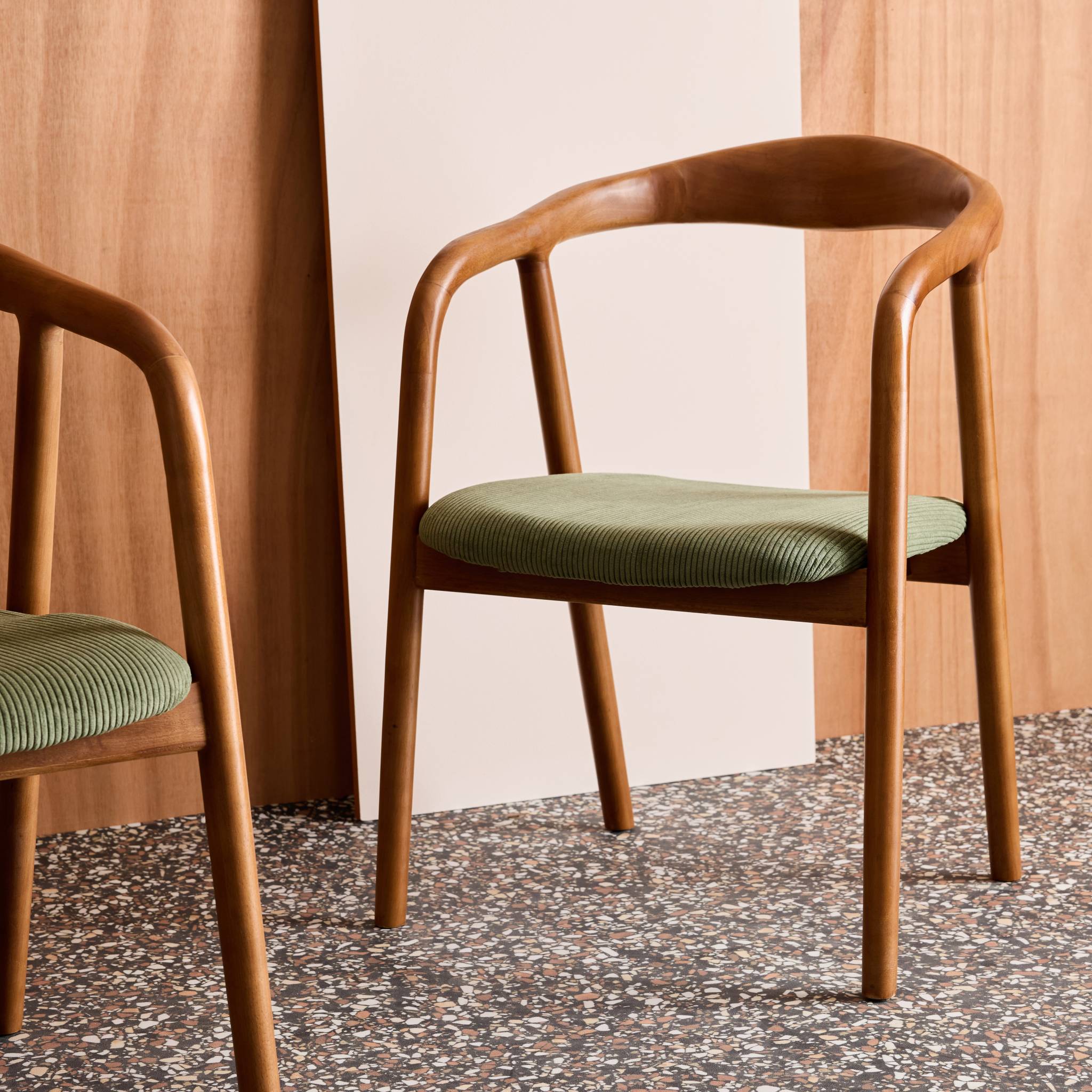 Fauteuil vintage bois d'hévéa teinté noyer et velours côtelé (lot de 2) SARA