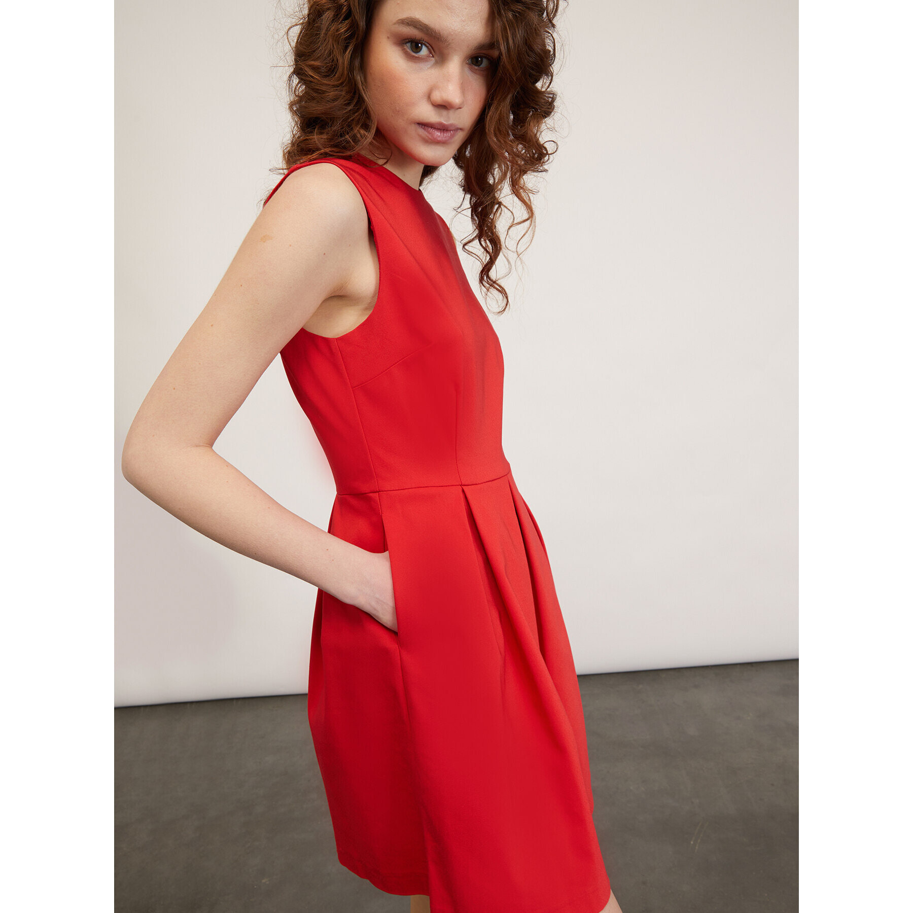 Motivi - Vestido corto con falda de tablas - Rojo