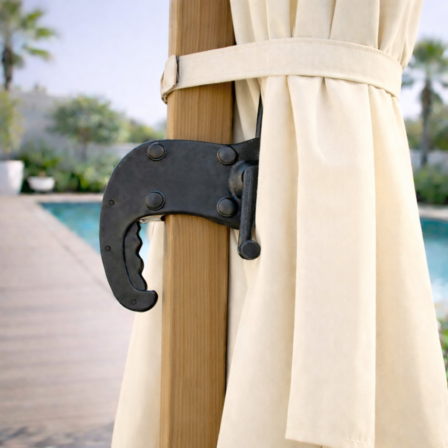 Parasol rectangulaire 3x4m déporté rotatif écru pied effet bois en aluminium NAVIA