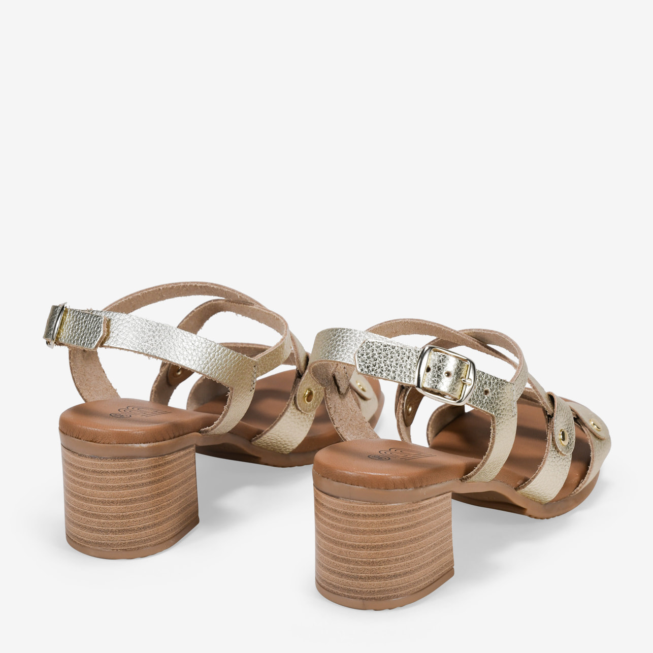 Sandalias de tacón doradas en piel