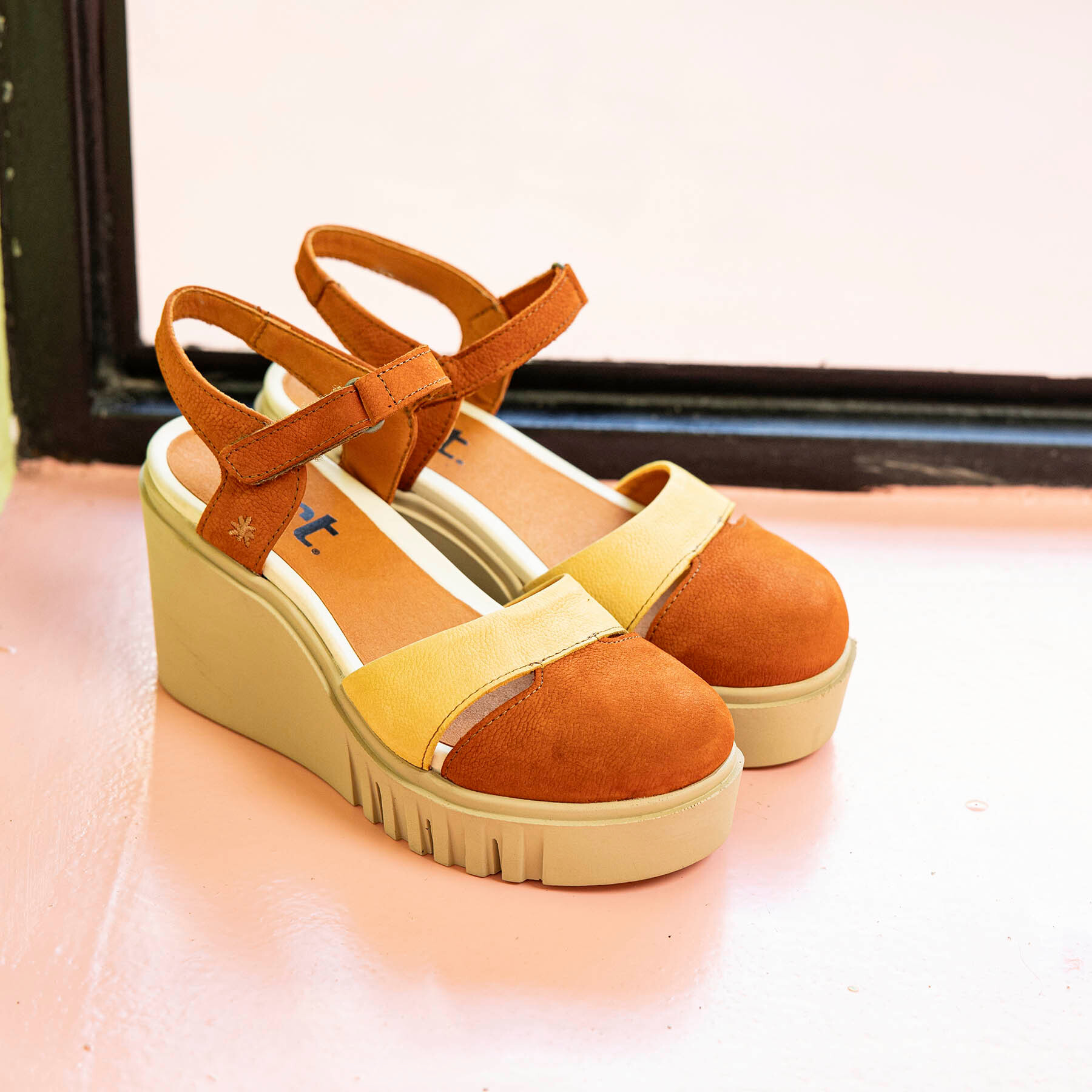 Sandalia de cuña 2083 NOBUCK LIKEN-HONEY/ CATANIA color Liken-honey