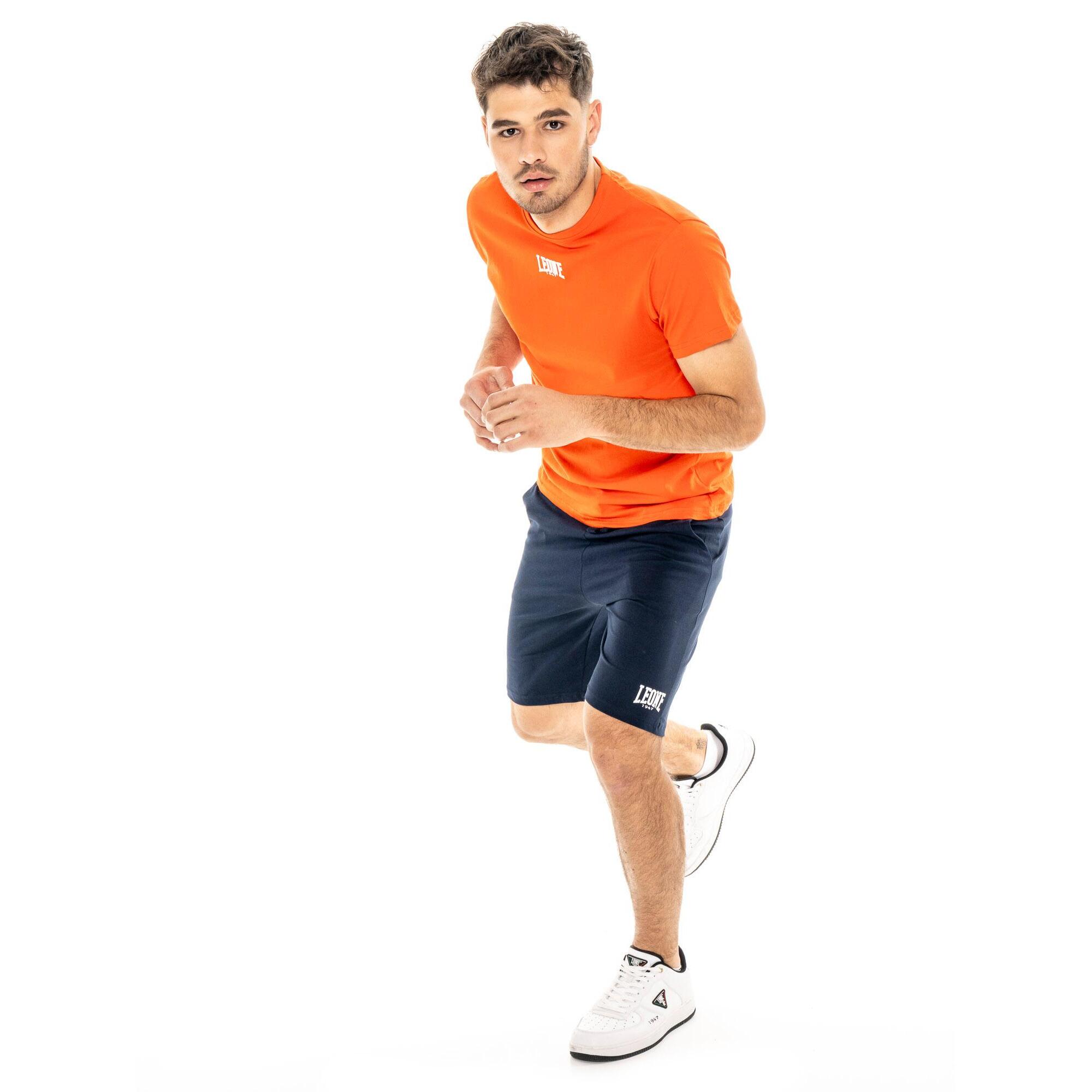 Completo set da uomo composto da t-shirt e pantaloncini Leone Basic