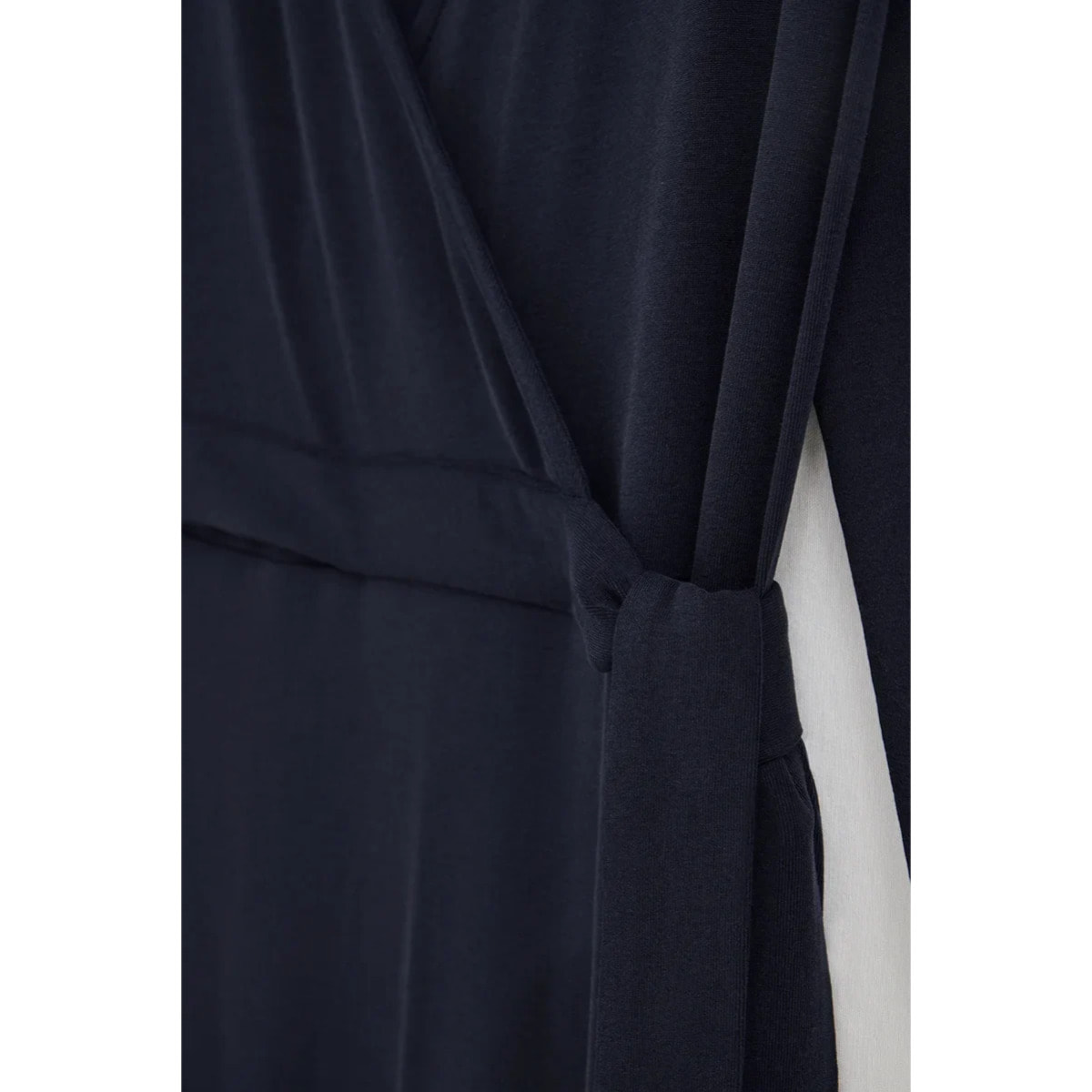 Vestido azul marino cruzado de manga larga y cuello en pico con logo Polo Club