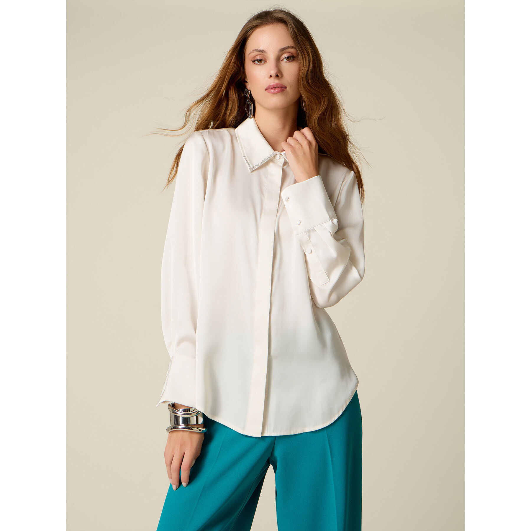 Oltre - Camicia in raso con colletto gioiello - Bianco