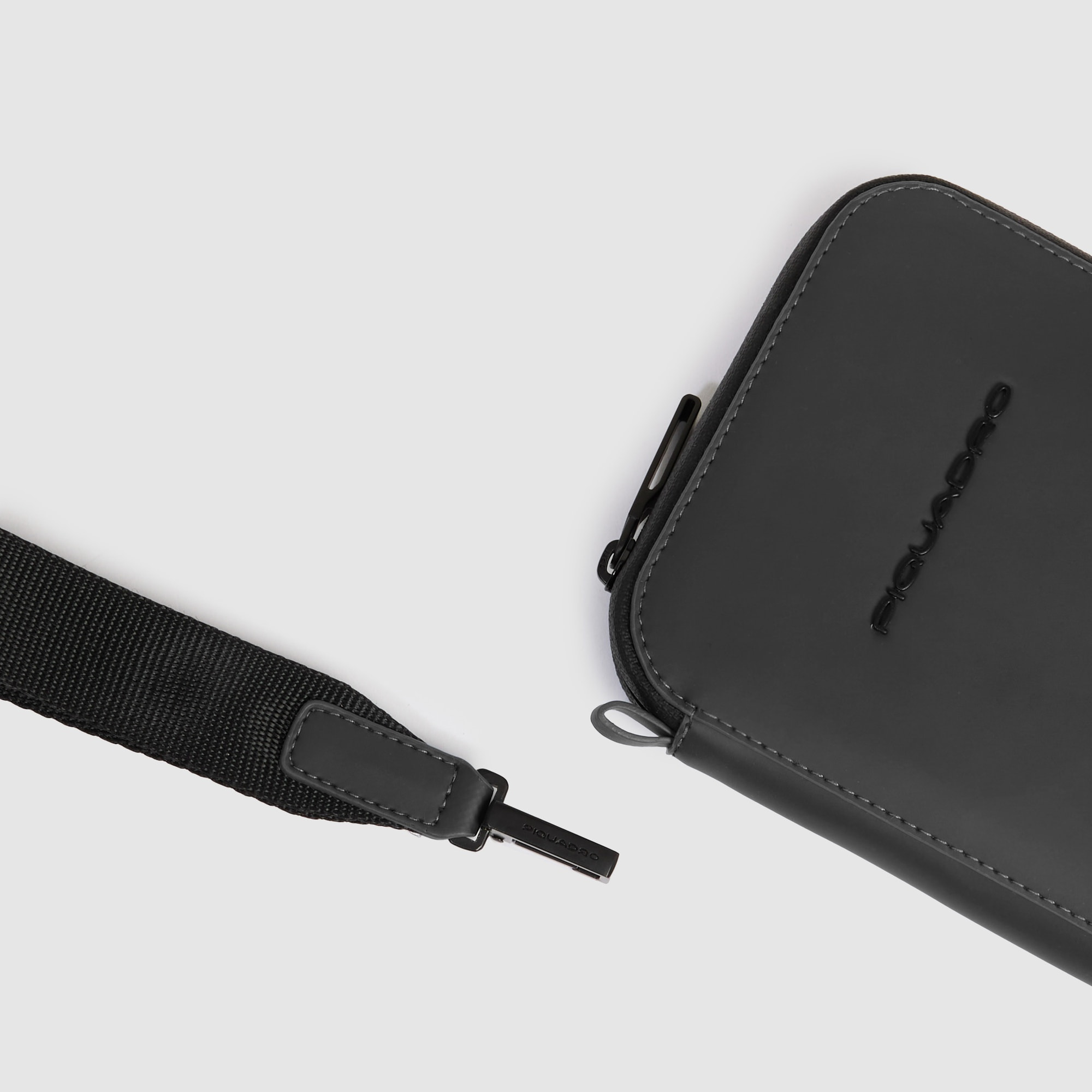 Piquadro Porta passaporto con zip