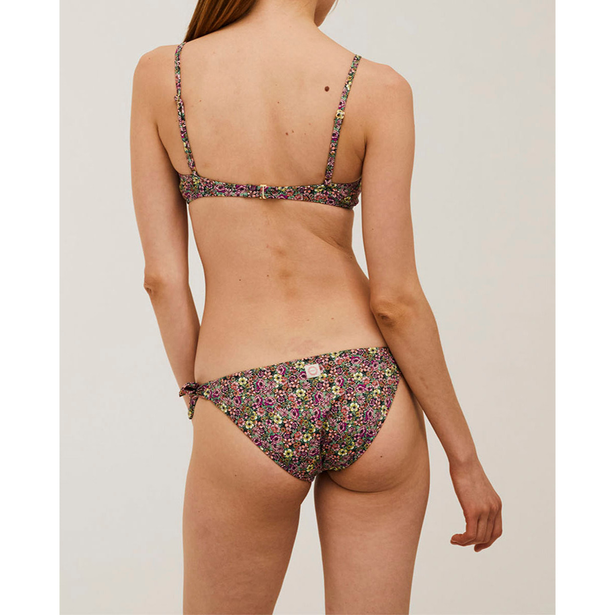Top de bikini con lazo de quita y pon