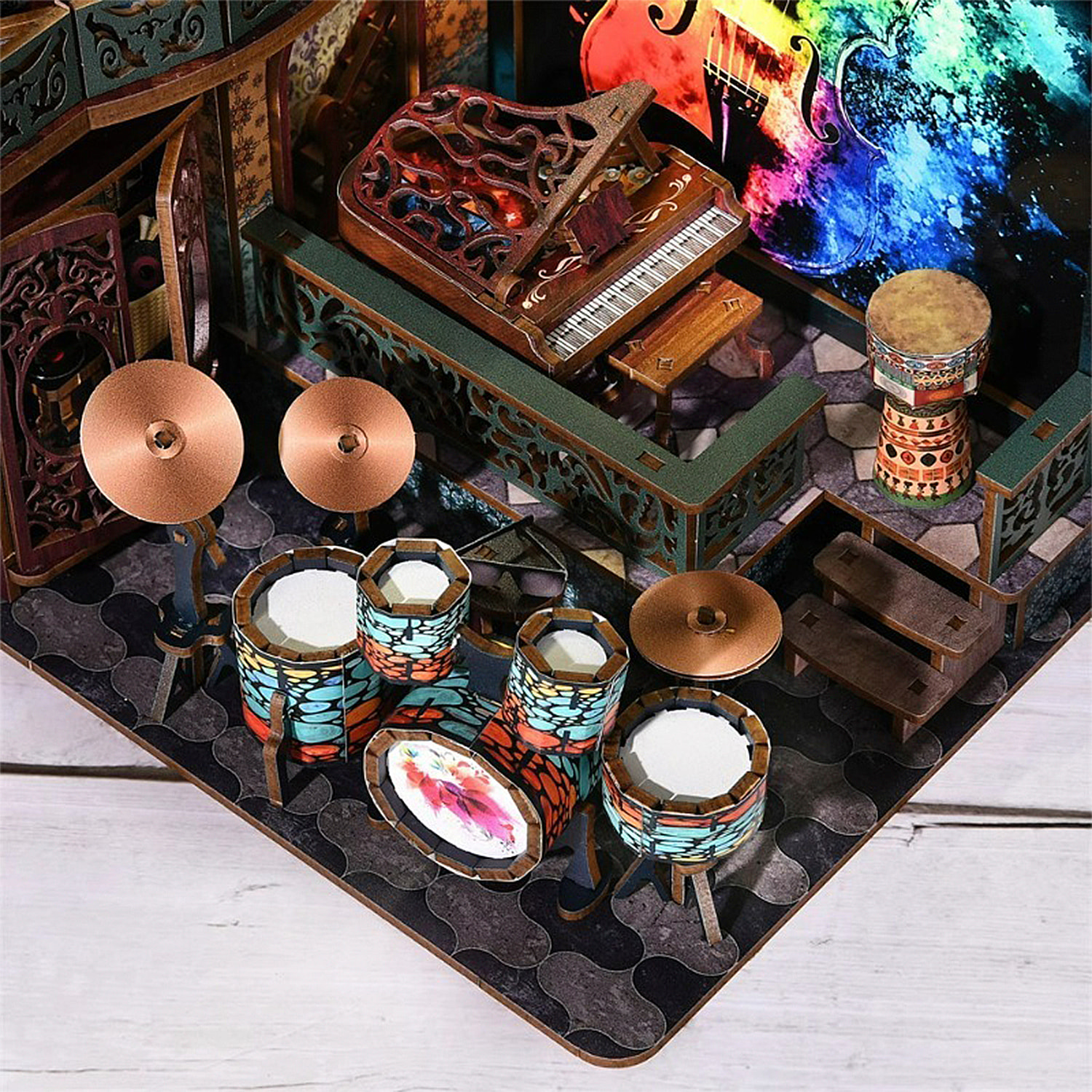 Esplosione di note. Book Nook in legno, design 3D realistico, cornice luminosa con sfondo intercambiabile.