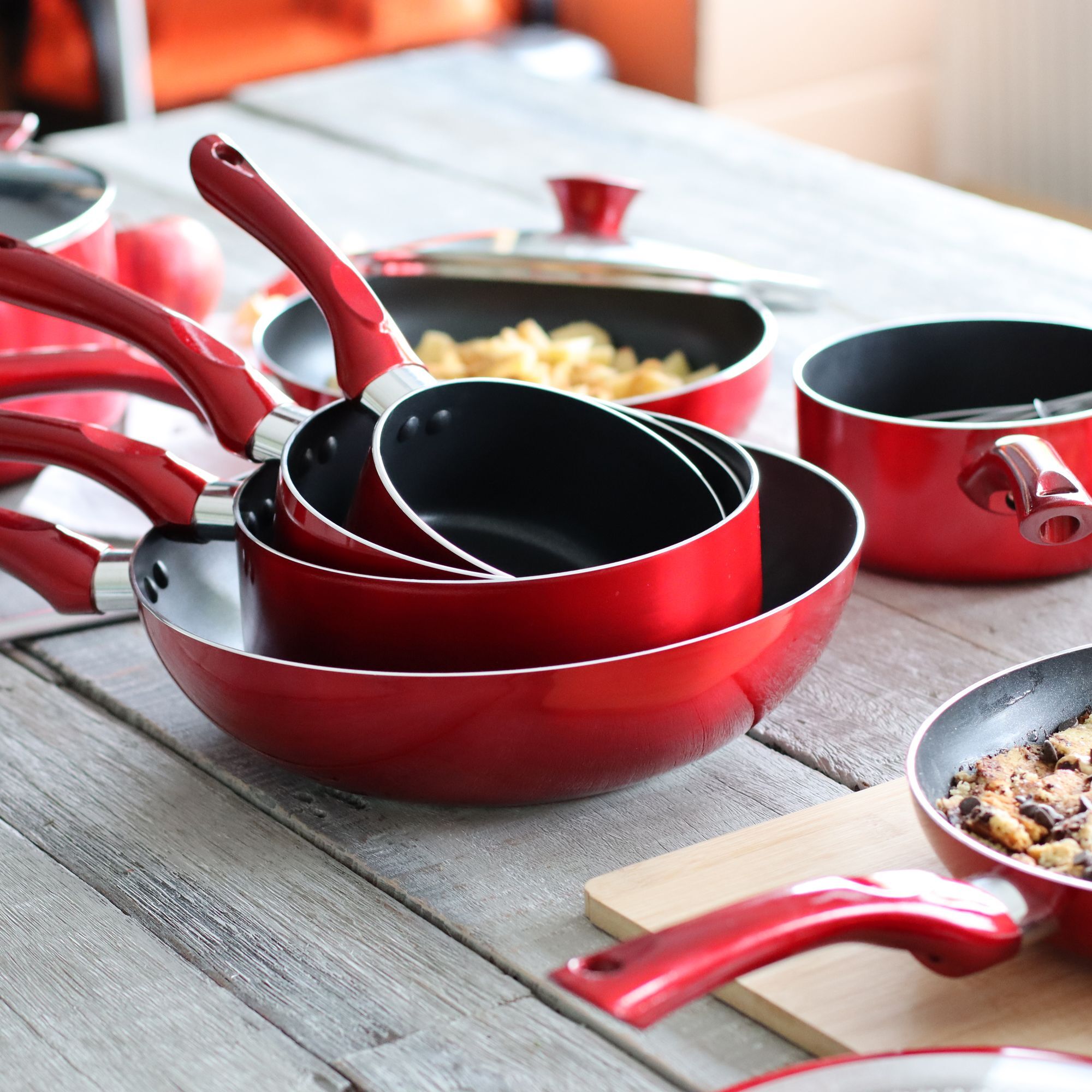Batterie de cuisine 12 pièces aluminium rouge - tous feux CERISE