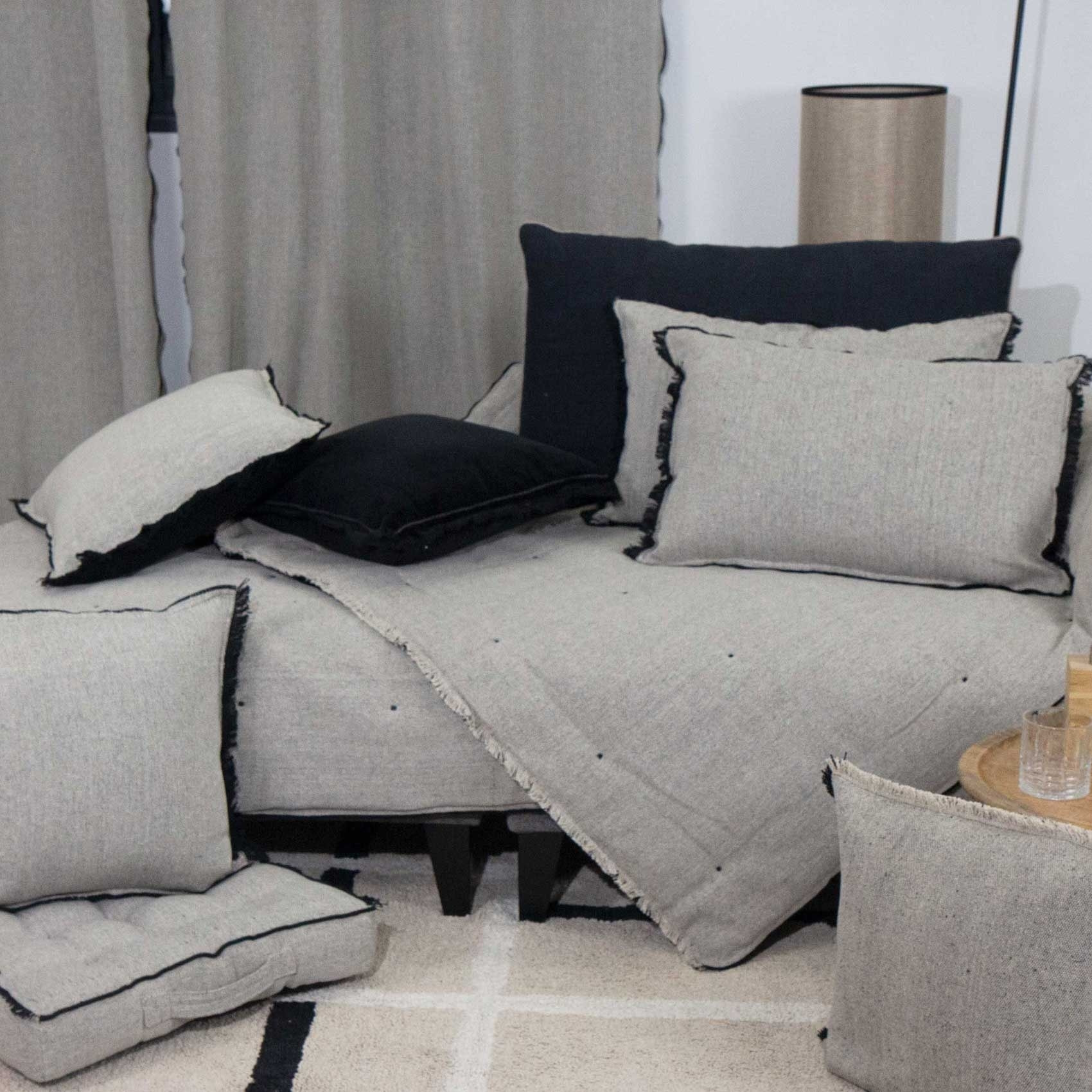 Rideau tamisant aux surjets apparents - Gris clair