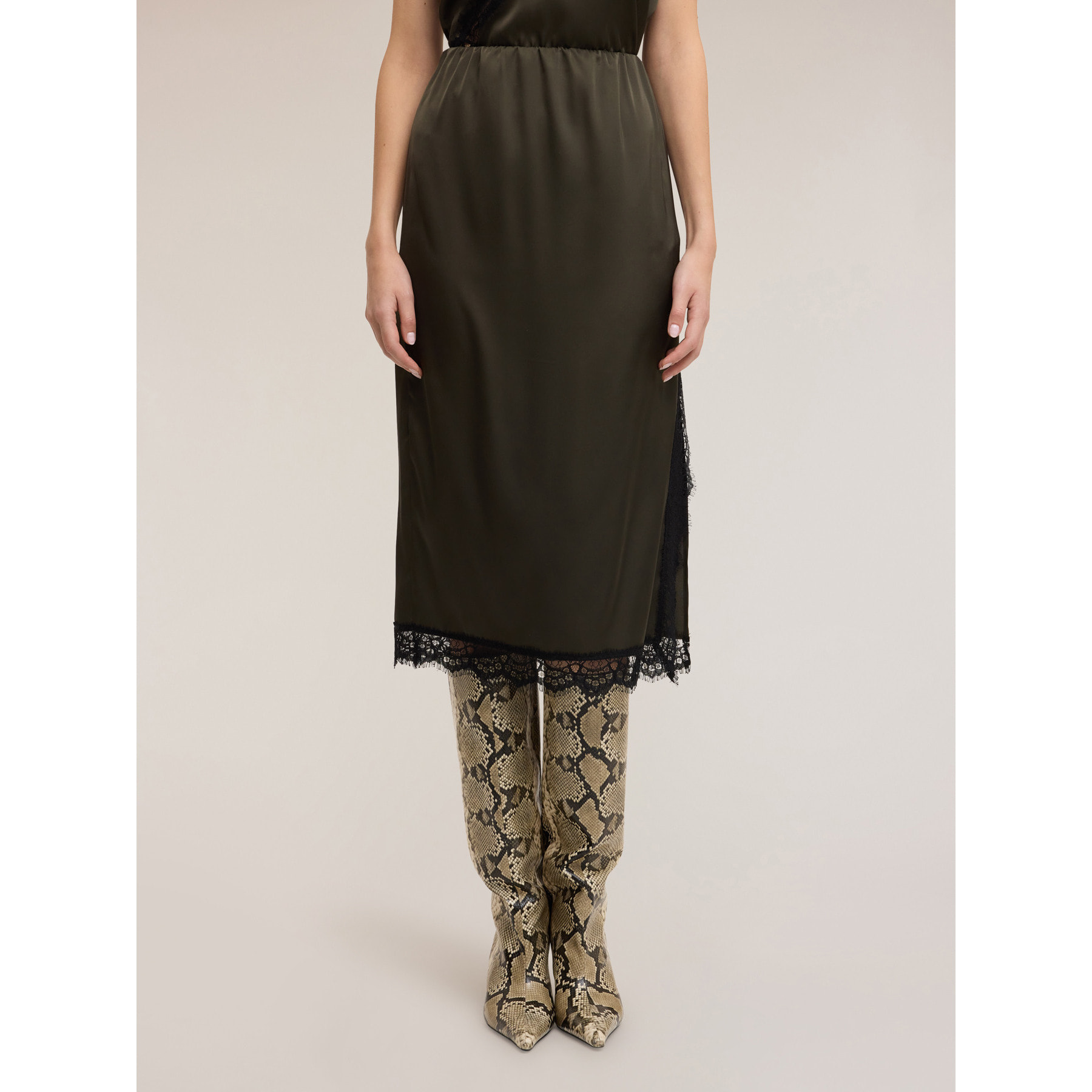 Motivi - Falda tubo de raso con encaje - Verde militare