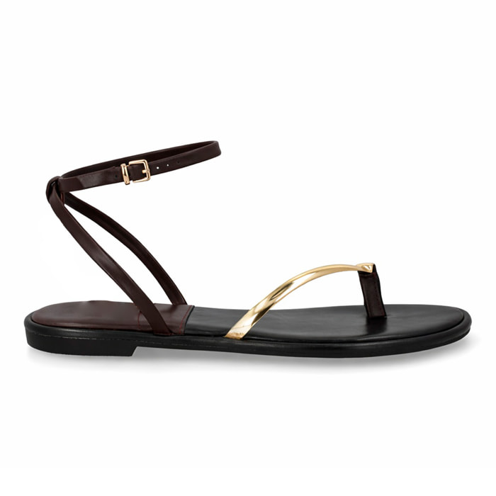 Sandalia plana tiras elegantes mujer