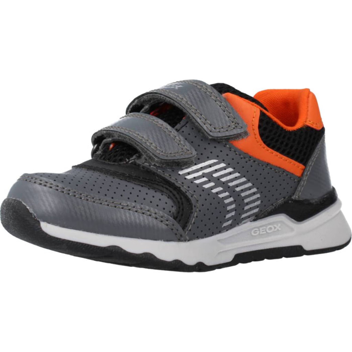 Zapatillas Niño de la marca GEOX  modelo B PYRIP BOY A GRIS