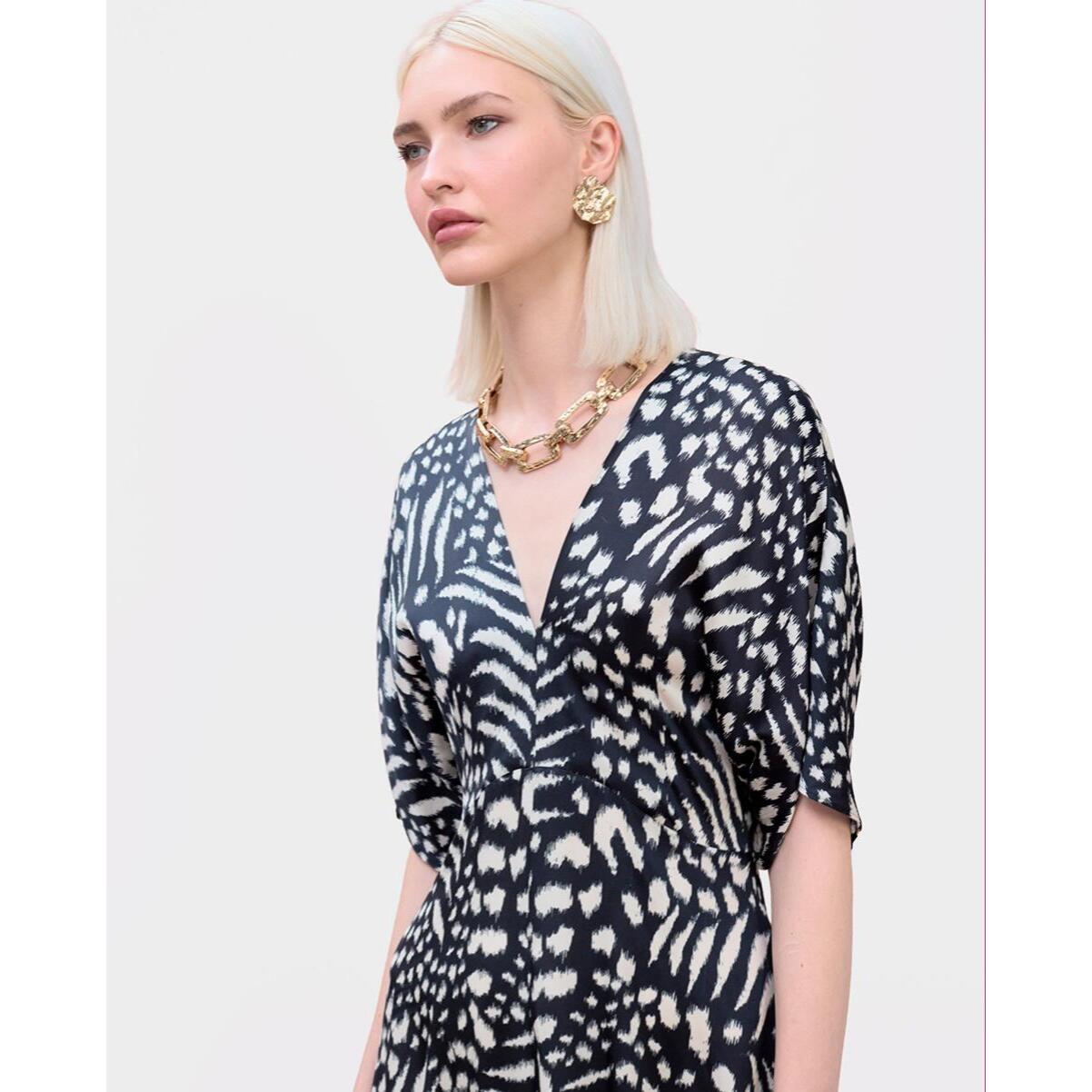 abito con scollo a V