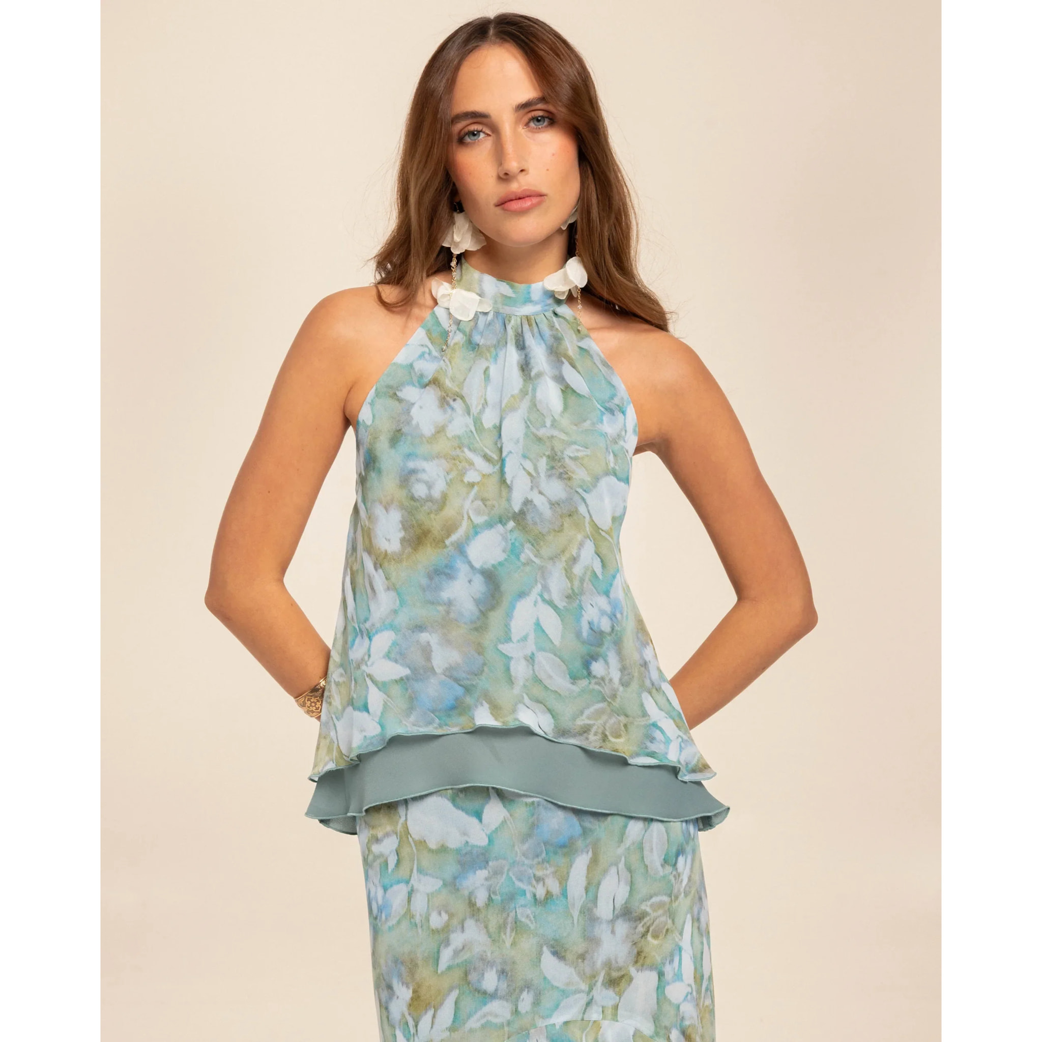 Blusa de mujer halter con lazada