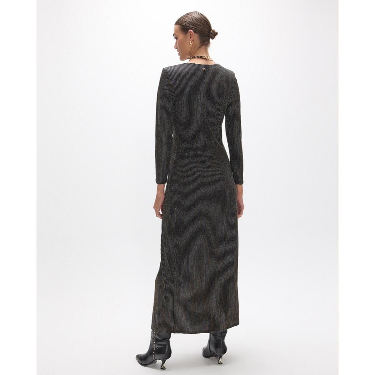 Abito lungo con scollo a V e nodo, maniche lunghe, in un elegante tessuto natalizio.