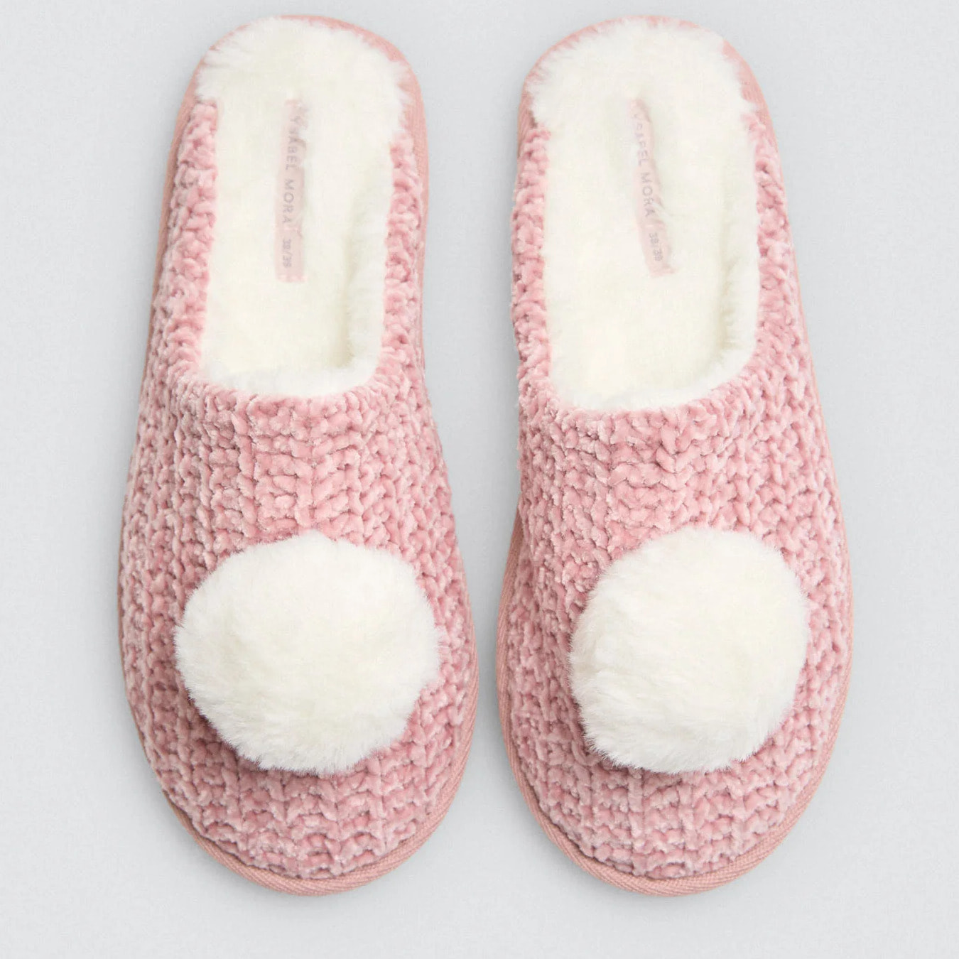 Pantofole vellutate con dettaglio pompon