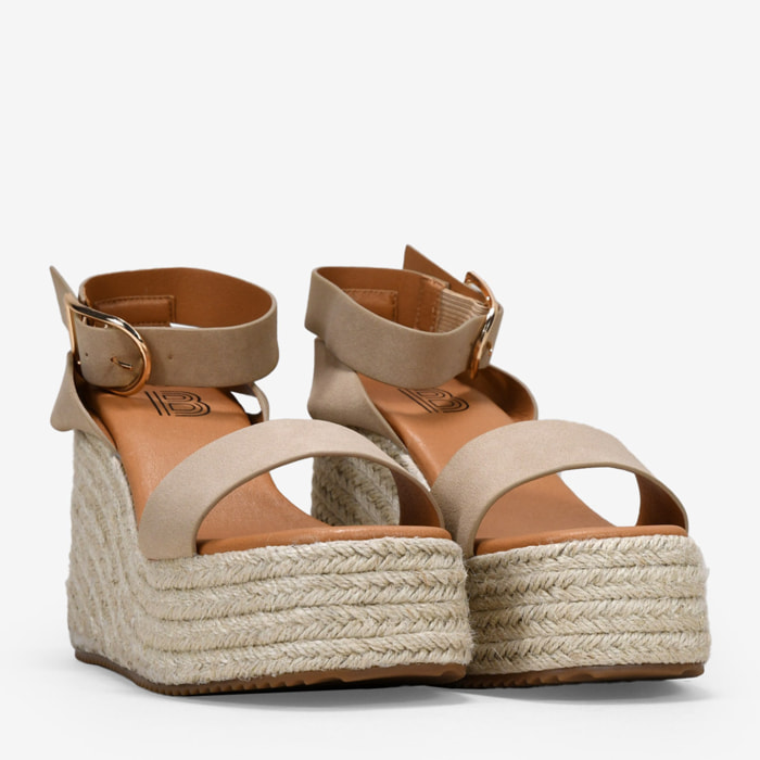 Sandalias arena con cuña y plataforma de esparto