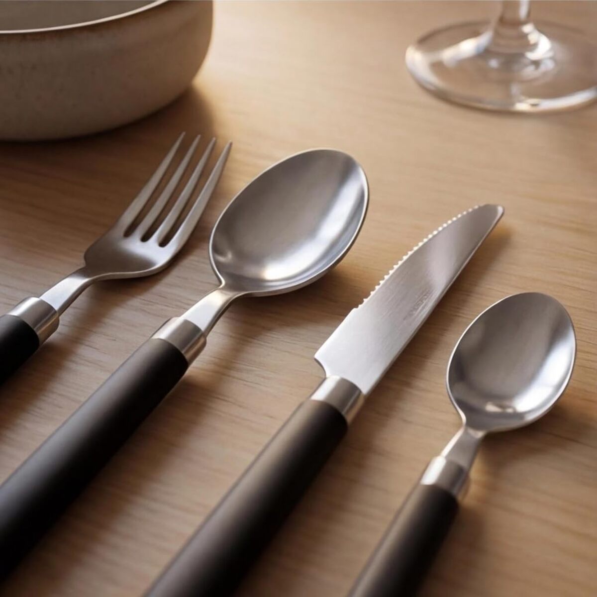 Set 24 Posate in Acciaio Inox 18/10, lavabile in lavastoviglie, design materico, Intrecci