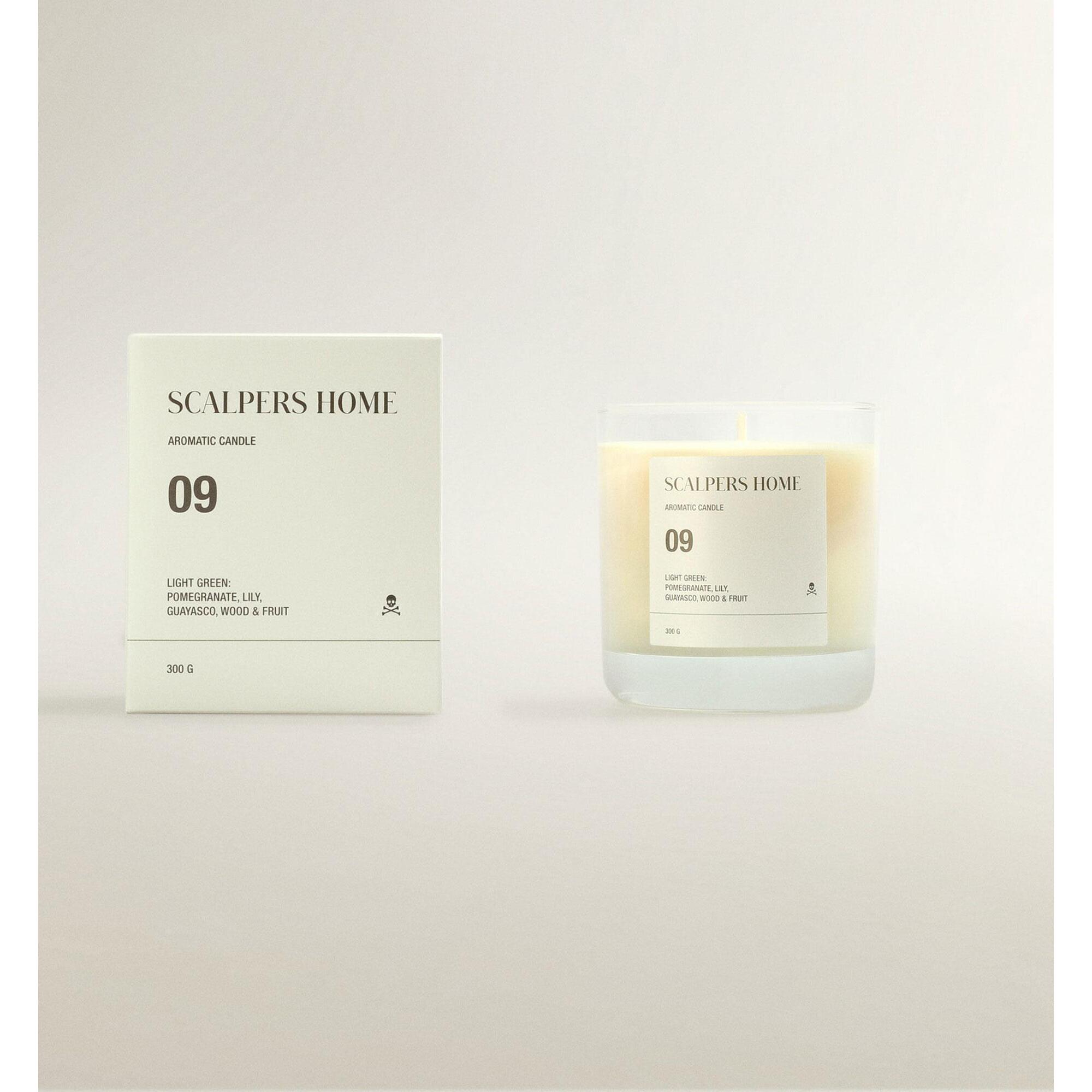 Set de 4 velas aromáticas de 300gr con aromas de light green, white lotus, light peach y stone scalpers