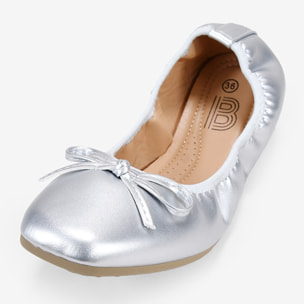 Bailarinas planas plateadas con lazo