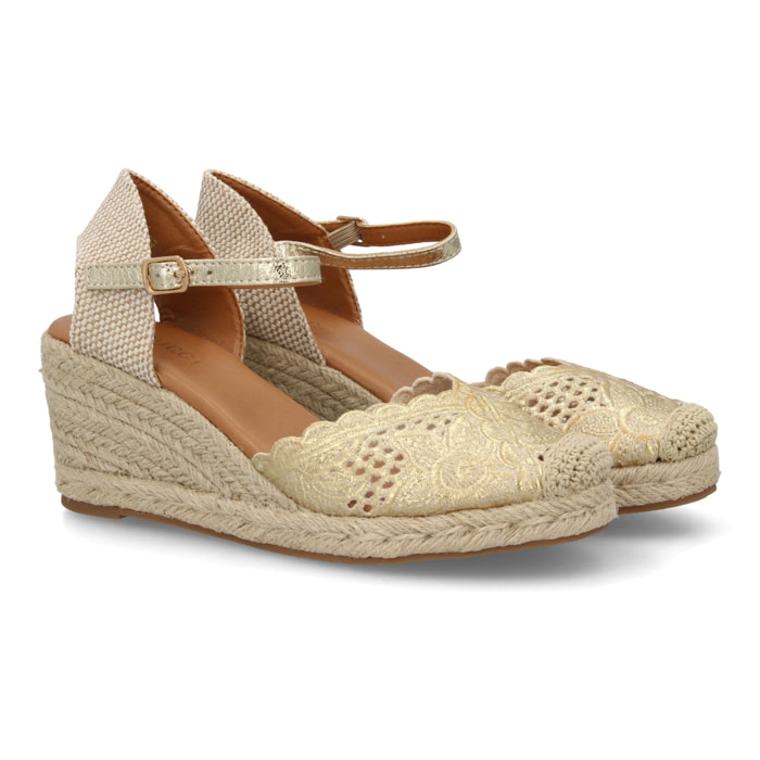 Alpargata cuña con calados altura media