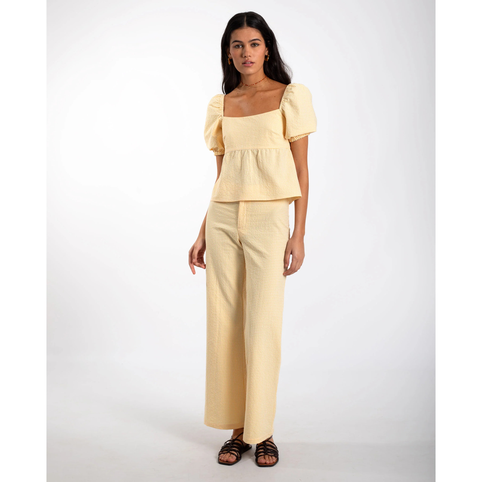 Blusa de mujer con cuadros vichy y mangas abullonadas