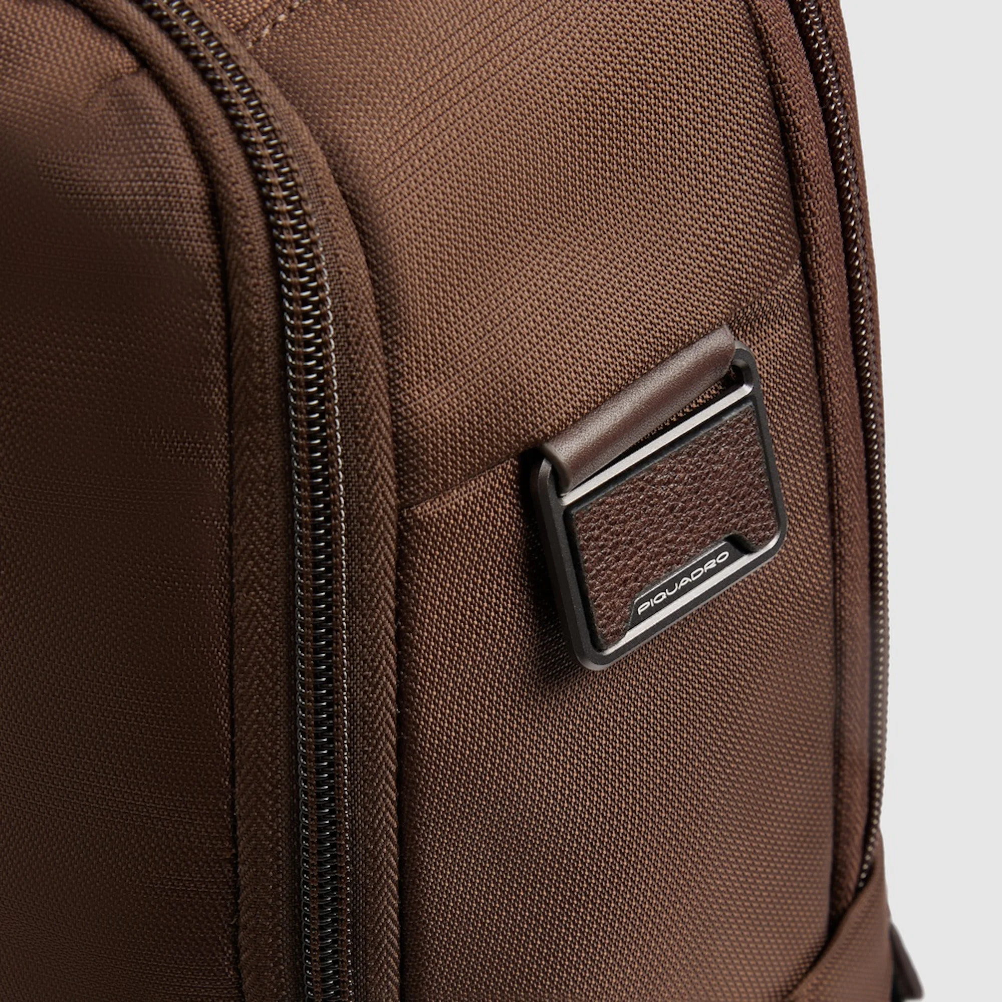 Piquadro Zaino porta pc e porta iPad® con tasca per AirPods®, protezioni antiurto e RFID