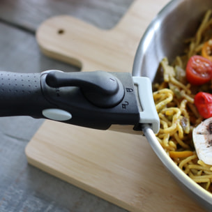 Poignée amovible universelle en bakélite IRIS INOX