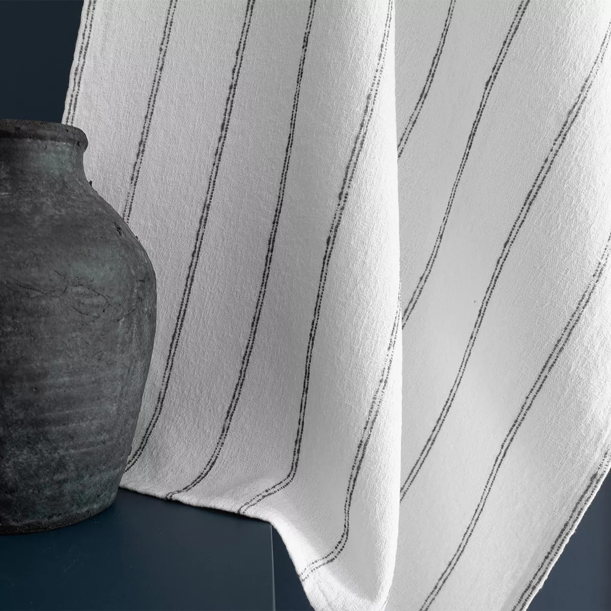 Torchon pur coton lavé motif jacquard blanc noir Rimini nero