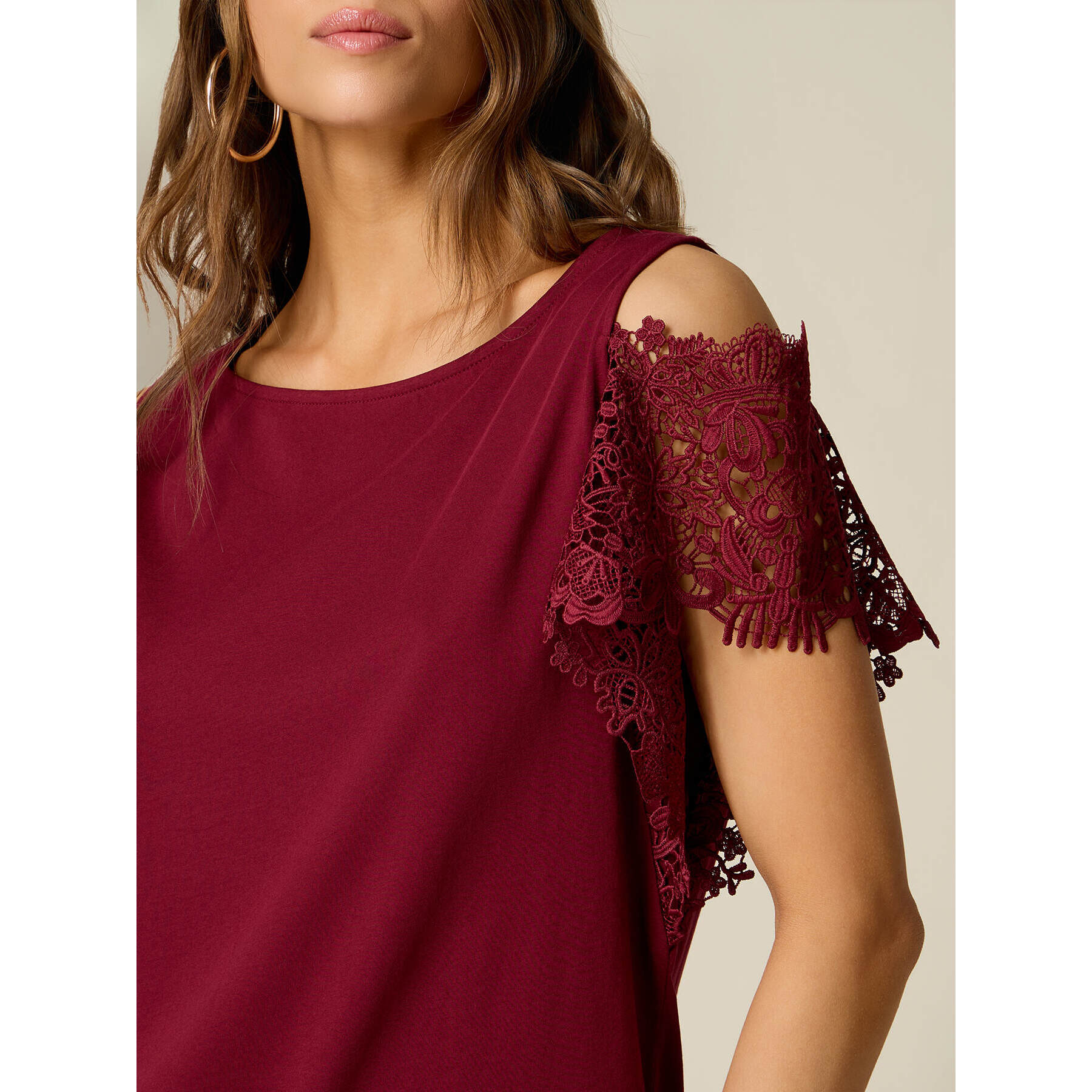 Oltre - T-shirt con maniche in pizzo e cut-out - Bordeaux