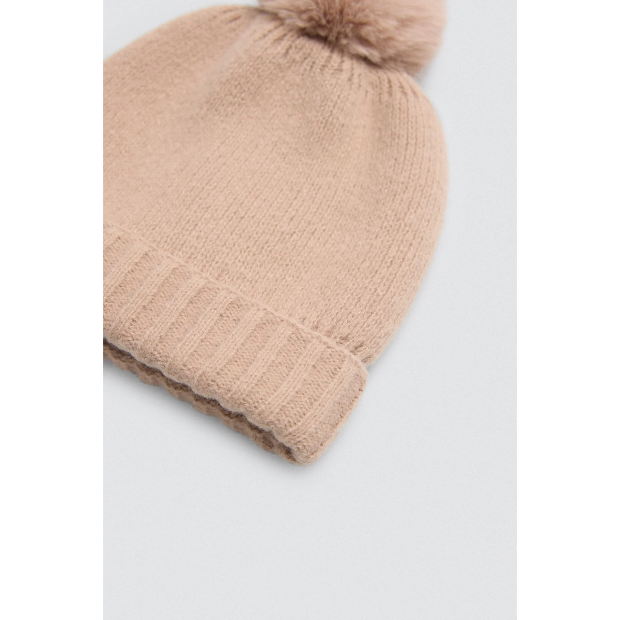 Cappello con pompon beige