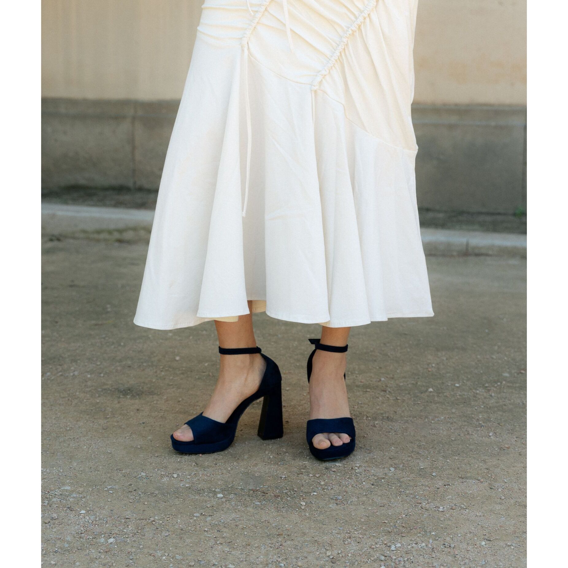 Sandalias de fiesta azules con tacón y talonera