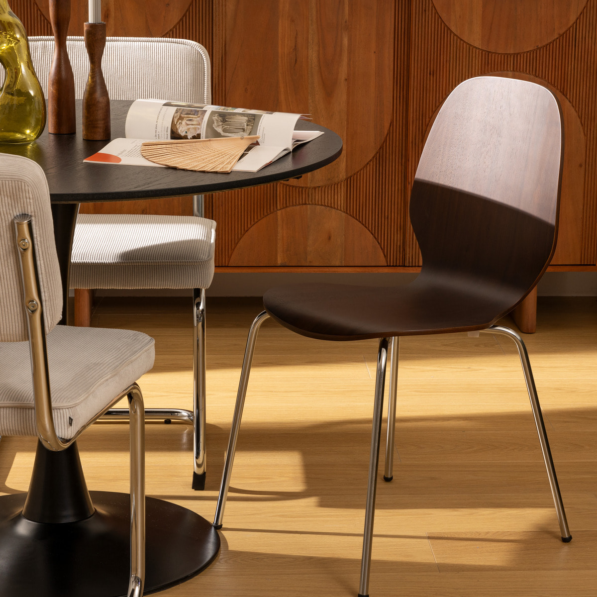 Chaise "Ouro" hévéa et noyer