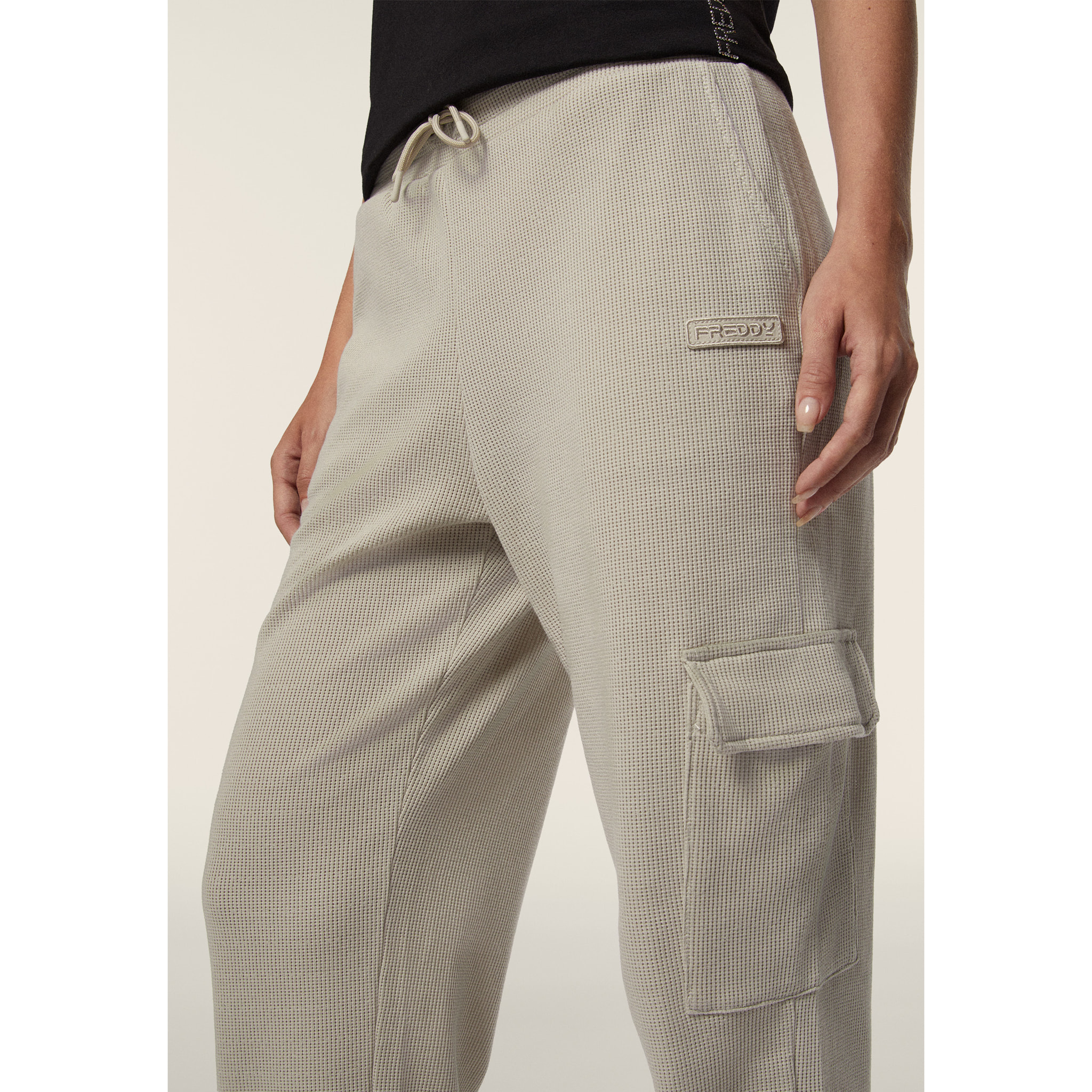 Pantaloni cargo da donna in tessuto jersey waffle