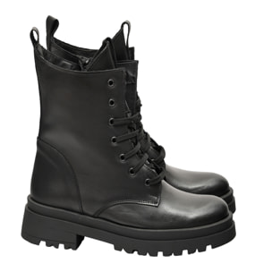 Anfibi in vera pelle con stringhe