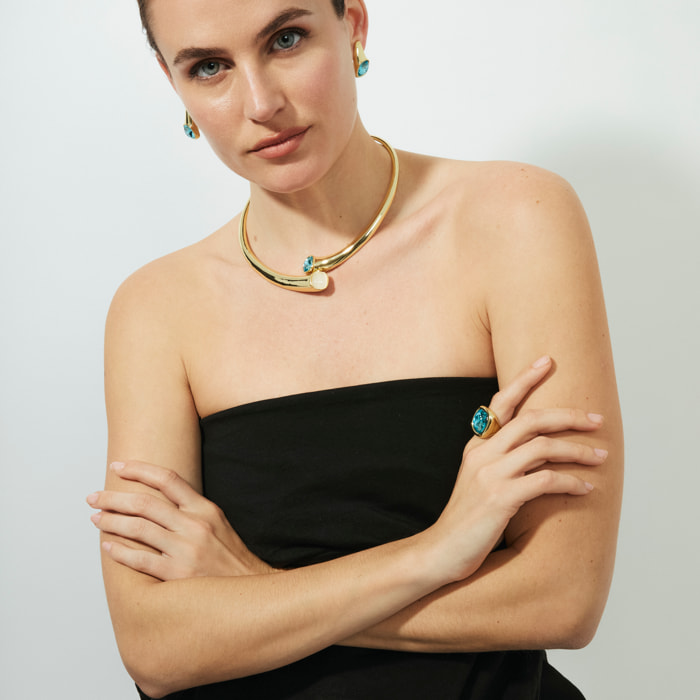 Collar de Cristal Azul acabado en oro amarillo de 18k