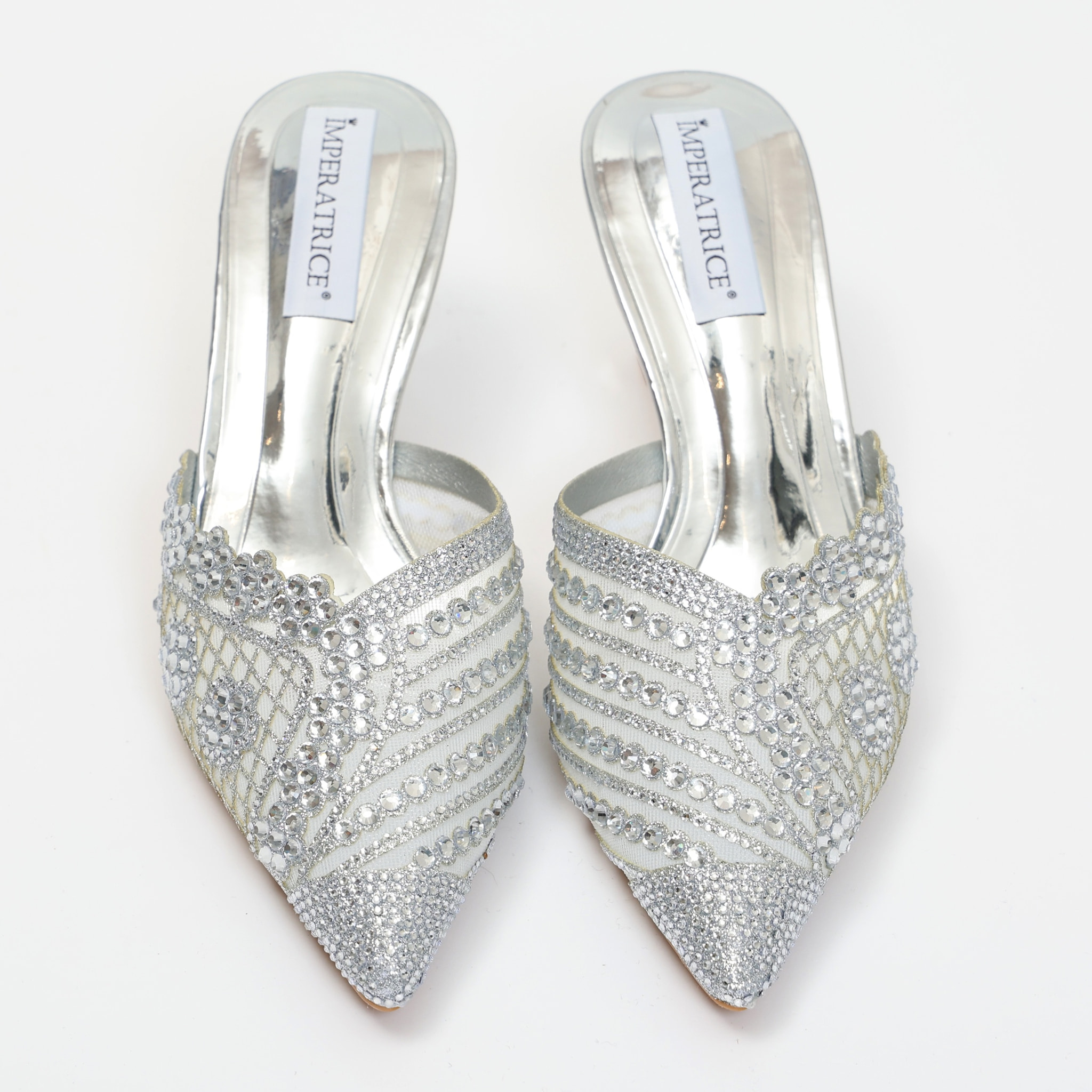 Sandali in simil pelle con tacco a rocchetto e tomaia gioiello