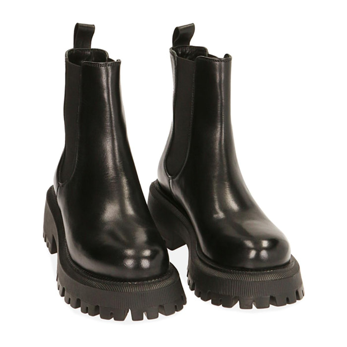 Chelsea boots in pelle nera, tacco 5,5 cm