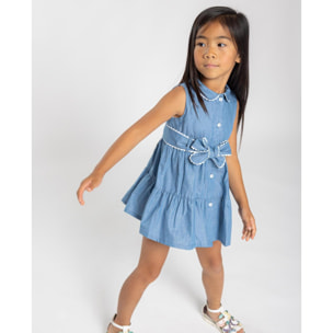 Vestido camisero azul. Falda de volantes, cuello y cinturon terminado en picunela. Botones en el centro.