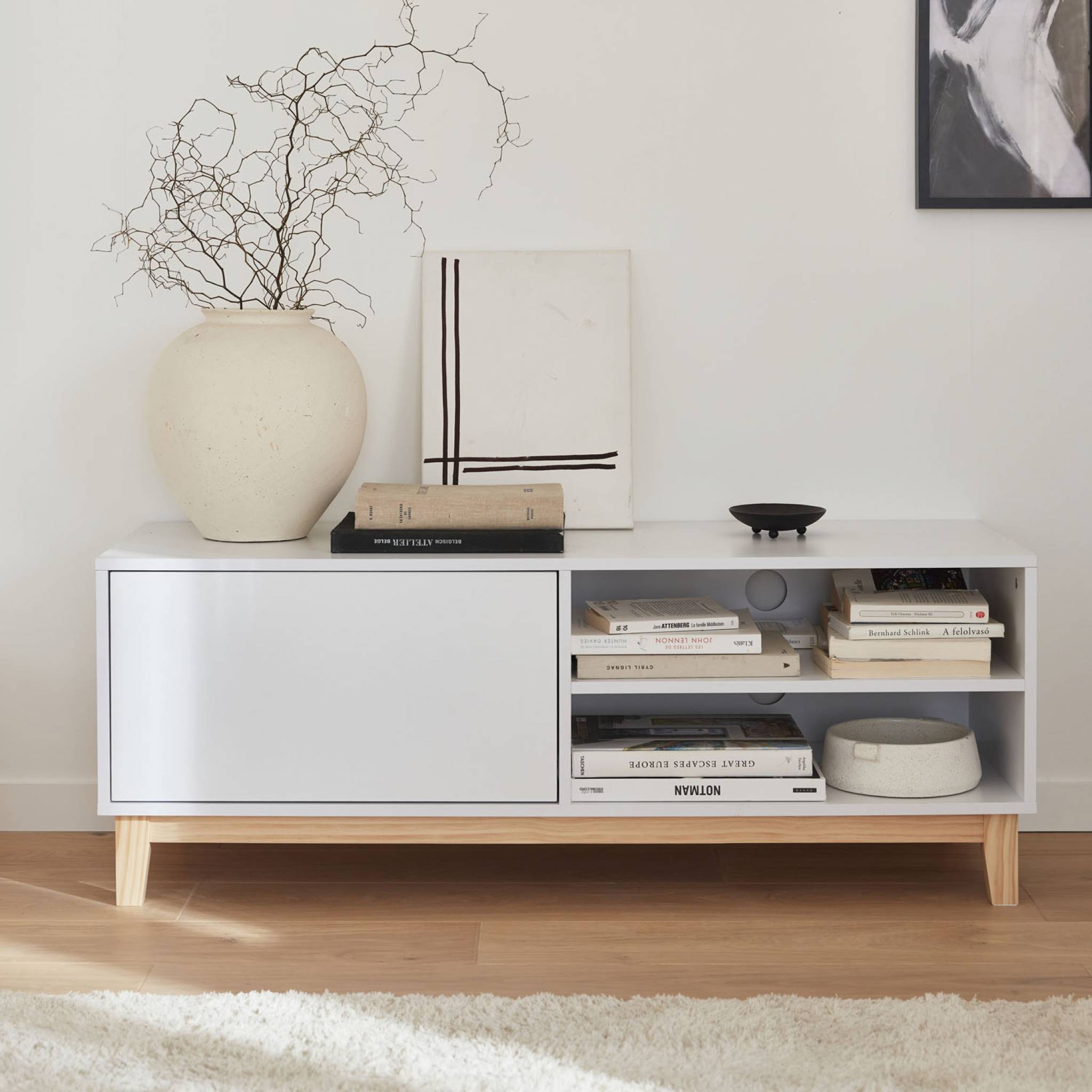 Meuble TV scandinave blanc - Floki - 1 tiroir. pieds en bois de sapin. 120x40x45cm