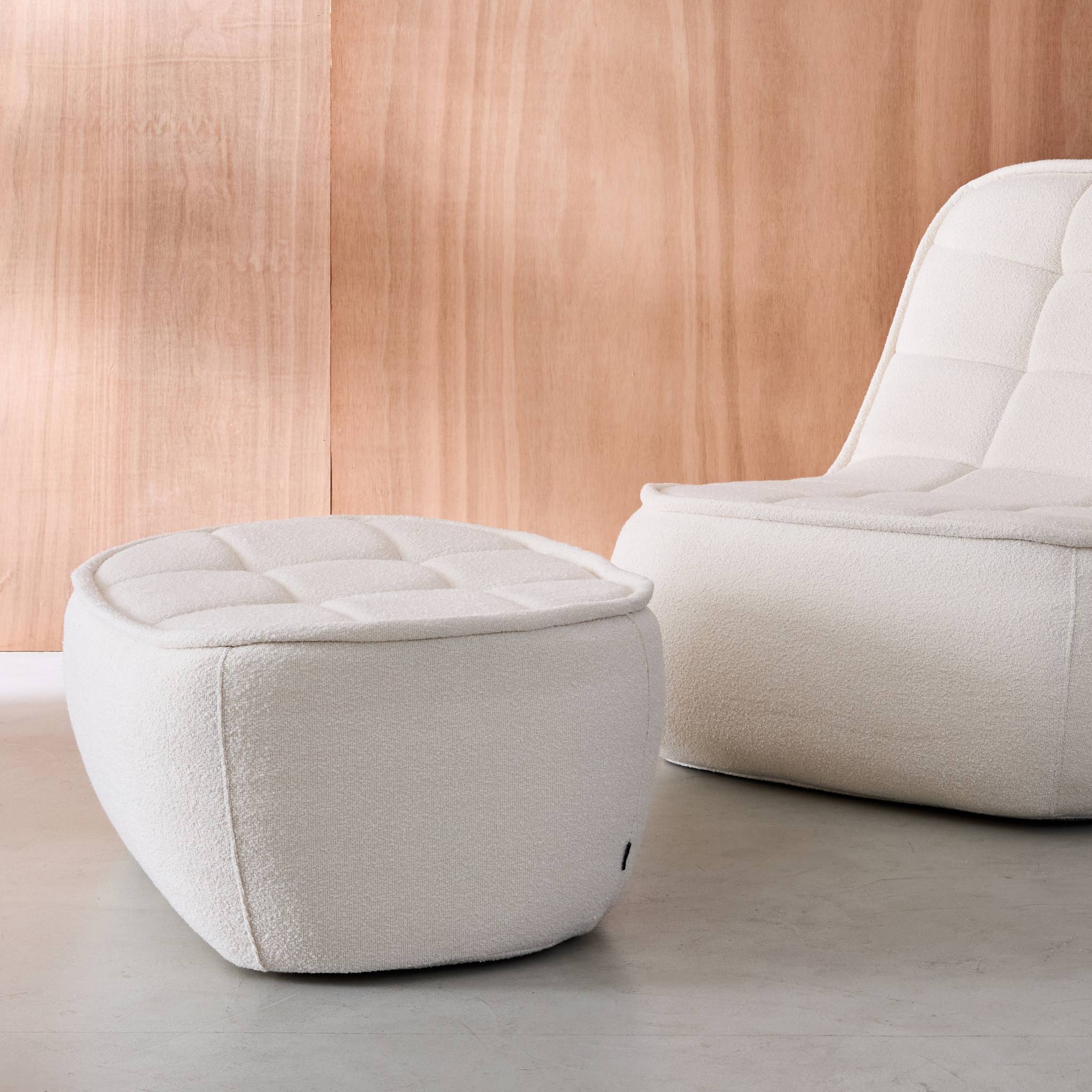 Pouf. repose-pieds pour chauffeuse 1 place Boni bouclette texturée blanc cassé L 91 x P 63 x H 40cm - Boni