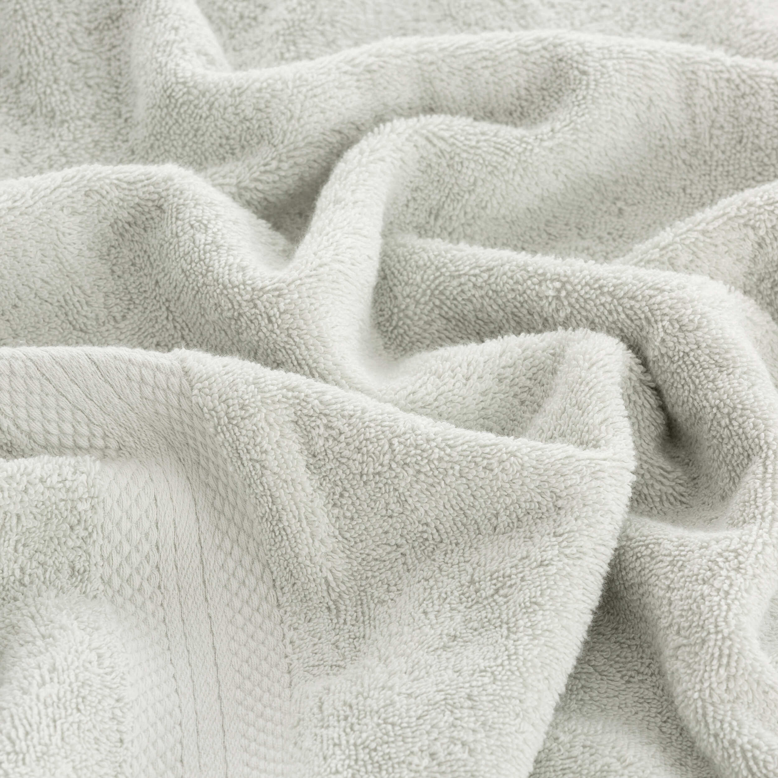 Serviette de bain 100% coton peigné 650 gr Mint