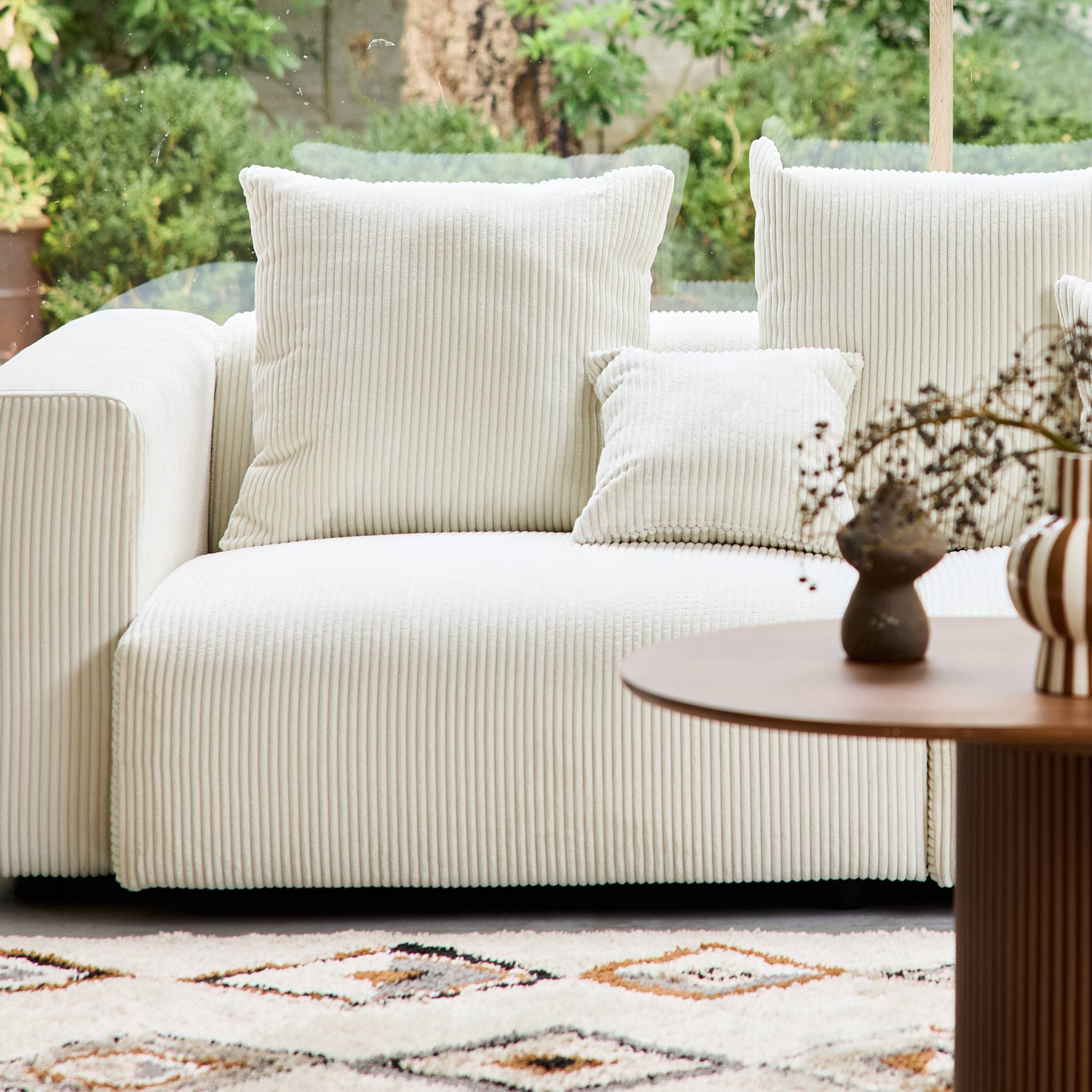 Canapé déhoussable 3 places en velours côtelé grosse côte crème avec pluie de coussins L 230 x P 97 x H 82cm - Pillow